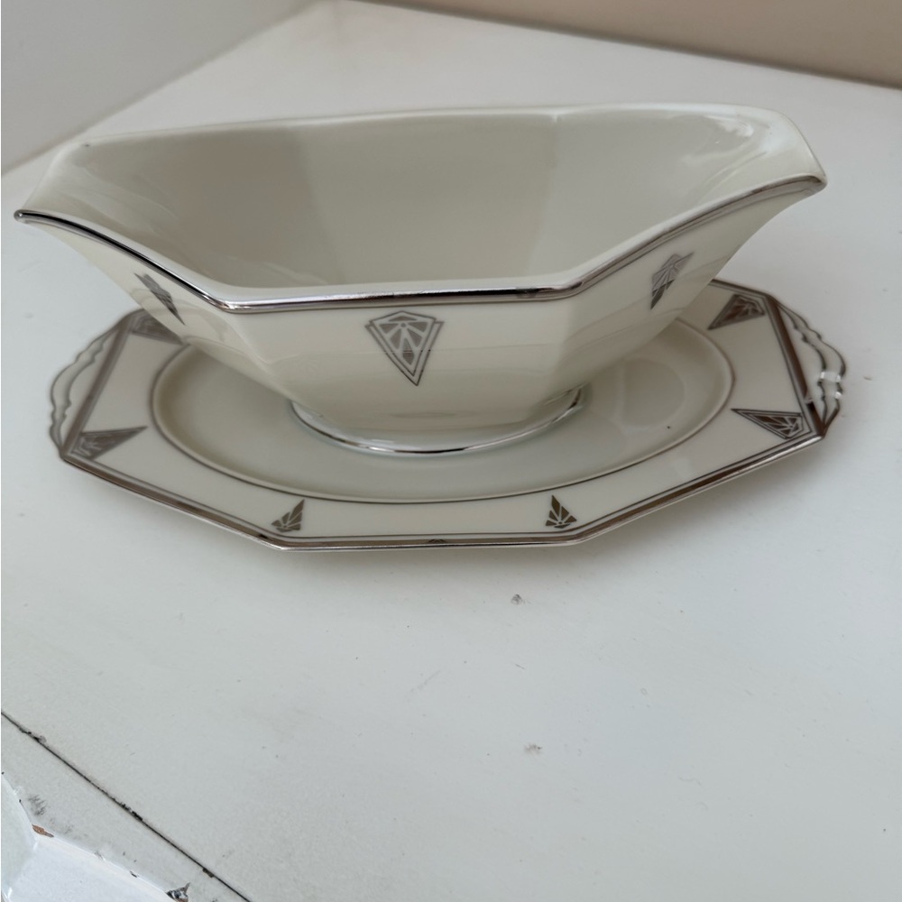 Community China Deauville Gravy Boat Attached Underplate Bavaria Germany